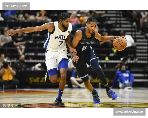 NBA官方夏联场边致敬韦斯特！纪念T恤设计背后的“夏联之魂”(韦斯特nbalogo)