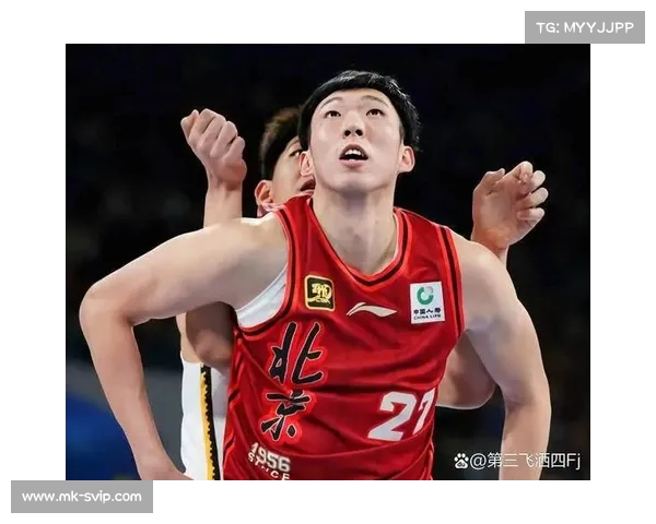 中国男篮第三节困境：体能不足真是根本原因吗？(中国男篮体能训练)