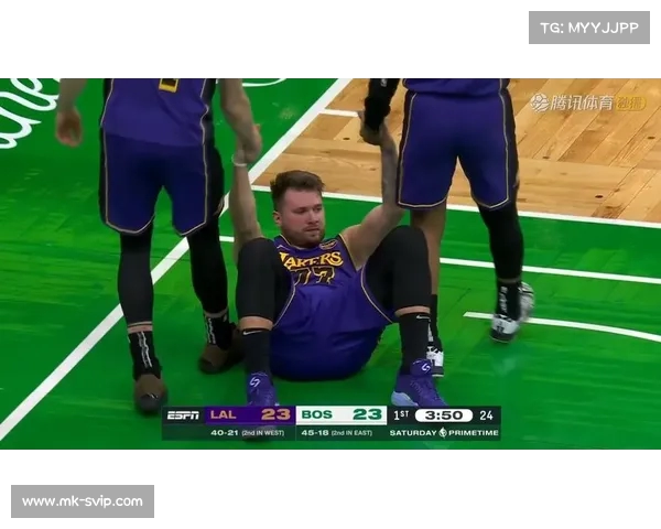 东契奇绝妙突破!飞霍福德完成键进球 东契奇绝妙突破!飞霍福德完成键进球